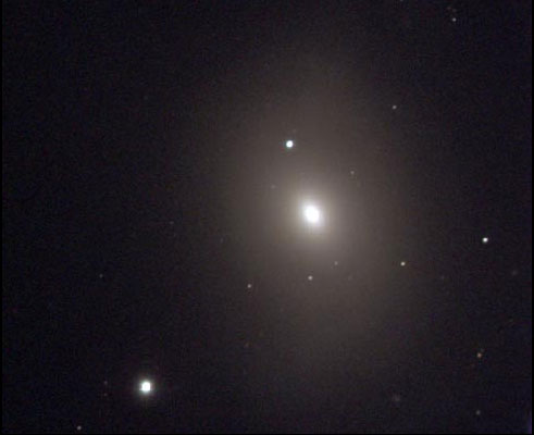 Элиптическая галактика NGC 4382