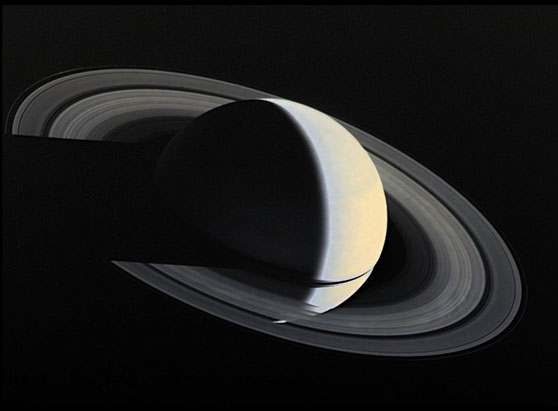 Тень от Сатурна падает на кольца
